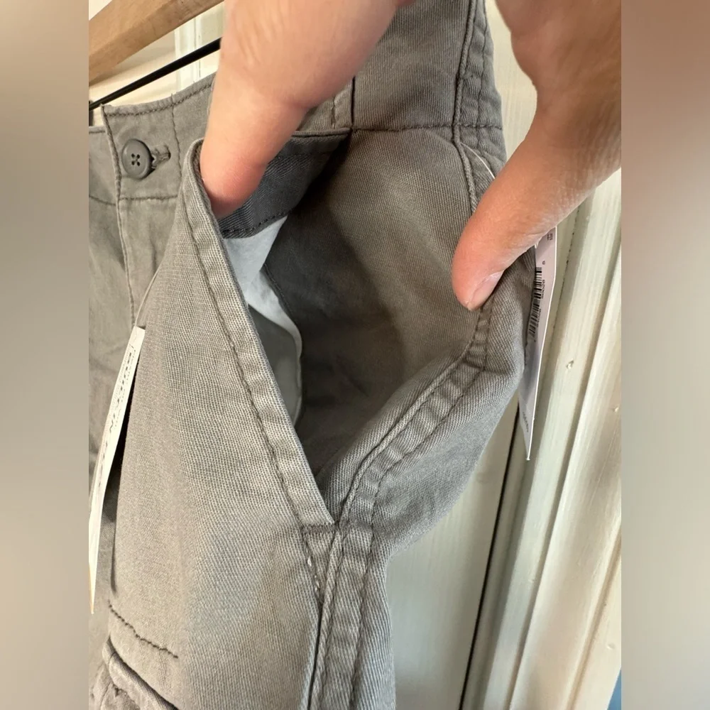Old Navy NWT Men's Lived-In Straight Cargo Shorts in Gray Built-In Flex Size 28